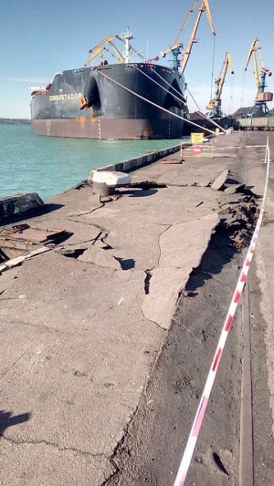 В Одессе на территории порта «Южный» обрушился один из причалов